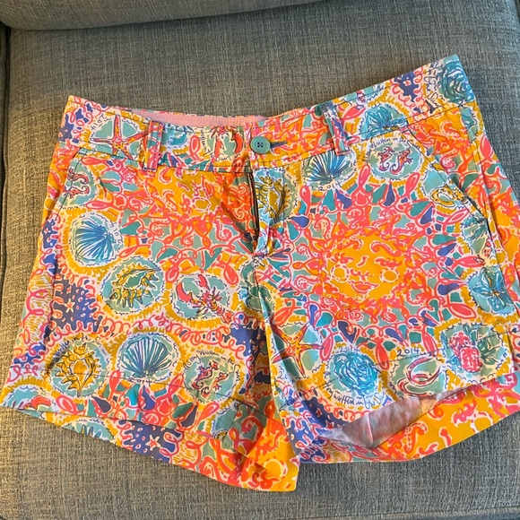Lilly Pulitzer Pants - Lilly Pulitzer Callahan shorts in Written In The Sun pattern 6